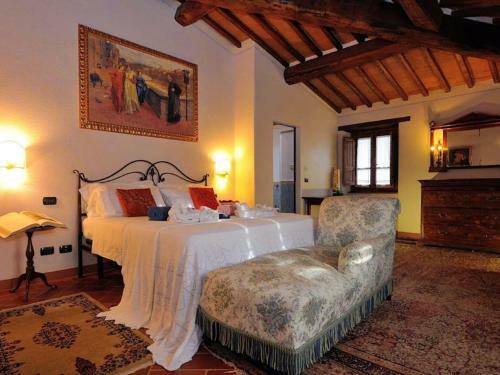 Authentic Holiday Home In Bucine With Private Swimming Pool