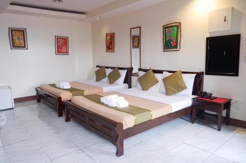 Roger's Place Hotel