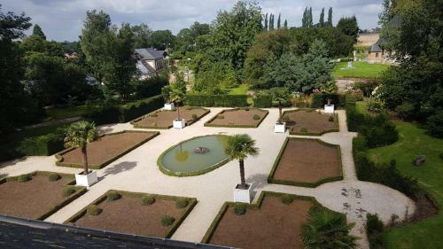 Le Domaine Des Jardins De Bracquetuit