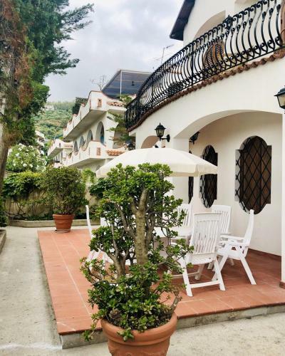 Villa Luigina - Seafront Villa In Capo D'orlando