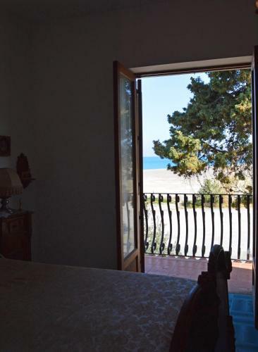Villa Luigina - Seafront Villa In Capo D'orlando