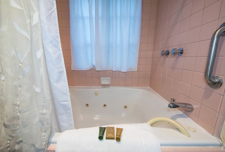 Bed & Breakfast Bath Street Inn