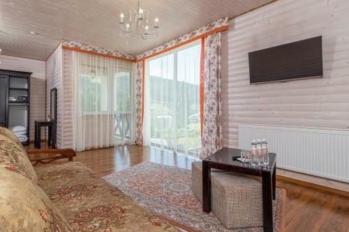 Hotel Pid Strihoju