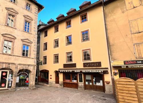 Apartamento T2 Au C?ur Du Centre Historique De Brian�on #1