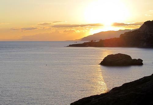 Isola D'elba Come In Barca, A Un Tuffo Dal Mare