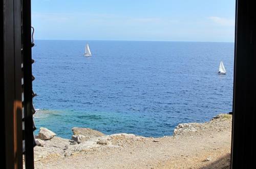Isola D'elba Come In Barca, A Un Tuffo Dal Mare
