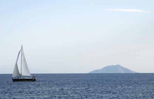 Isola D'elba Come In Barca, A Un Tuffo Dal Mare