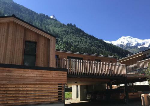 Gorgeous New-built Townhouse In Prime Location