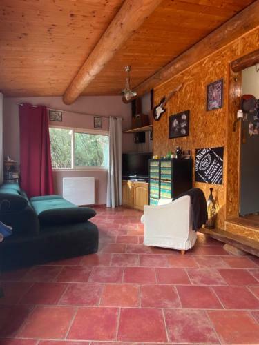 Maison Chaleureuse Avec Piscine Au Bord Du Gardon