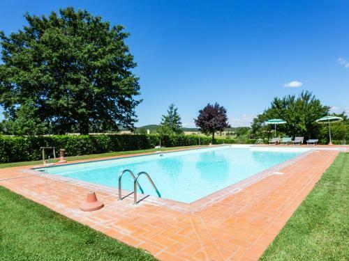 Alluring Apartment In Casole D'elsa With Swimming Pool