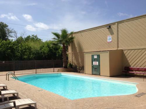 Posada Ez Travel Inn College Station