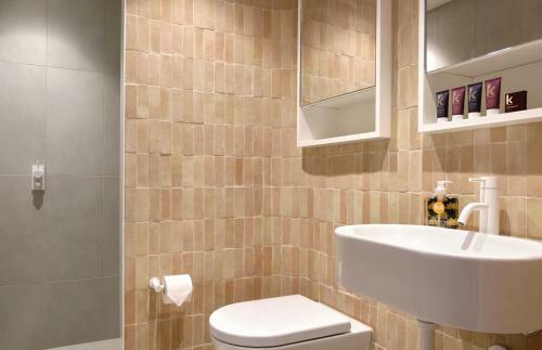 Premium Bondi 2 Bed Apartment With Outdoor Patio