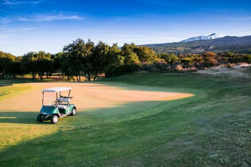 Hostal Sicilia's Picciolo Etna Golf