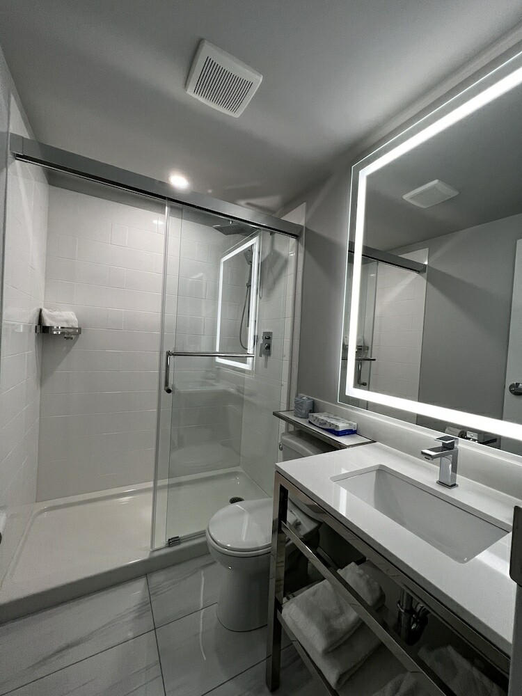 Chateau Regina Hotel And Suites
