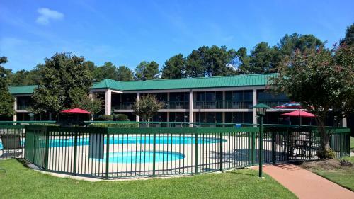 Hotel Ramada Inn And Conference Center