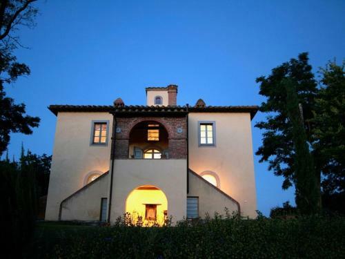 Spacious Holiday Home In Chiusi With Private Swimming Pool