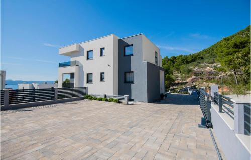 Nice Apartment In Baska Voda With 2 Bedrooms