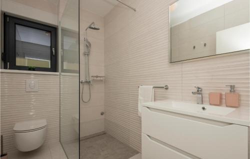Nice Apartment In Baska Voda With 2 Bedrooms
