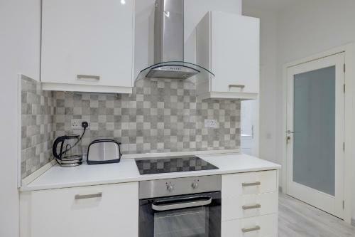 Gorgeous 1br Apartment Steps To The Promenade