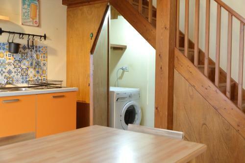 Sunny Flat - Self Apartments