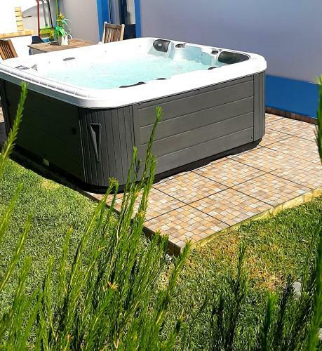 Amazing Holidays In Countryside Beach And Jacuzzi