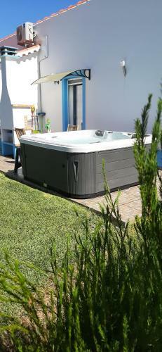 Amazing Holidays In Countryside Beach And Jacuzzi