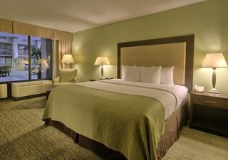 Hotel Clarion Inn & Suites Conference Center