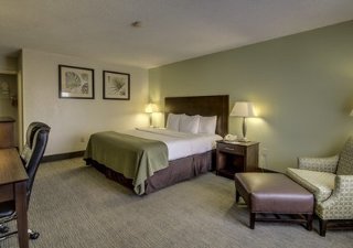 Hotel Clarion Inn & Suites Conference Center