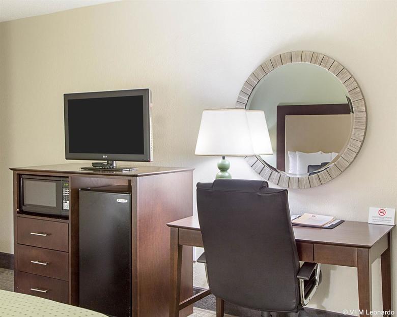 Hotel Clarion Inn & Suites Conference Center