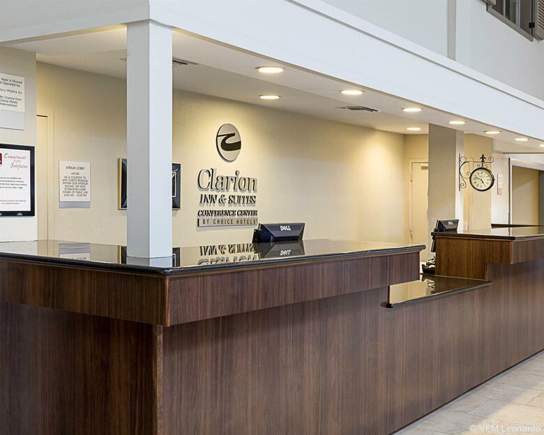 Hotel Clarion Inn & Suites Conference Center