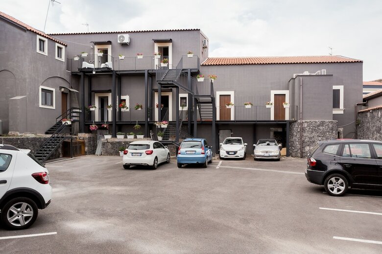 Hostal Scuto Home