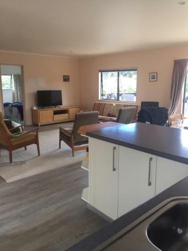 Raglan Beach Retreat - 2 Bedrooms - With Wifi