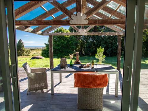 Golden Paradise - Rangihaeata Holiday Home