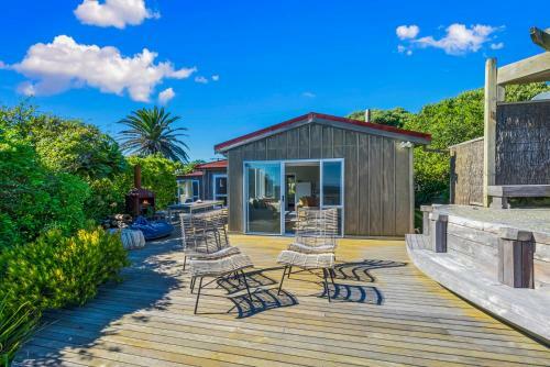 Relax On Rodney - Te Horo Beach Holiday Home