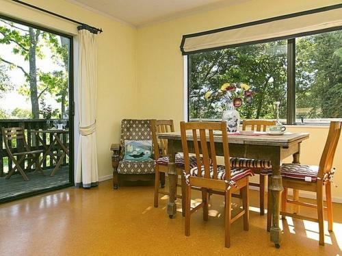 Matuku Hideaway - Taupo Holiday Home