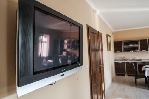 Hostal Szarvas Apartman - Jakuzzis Vend�gh�z M�ny