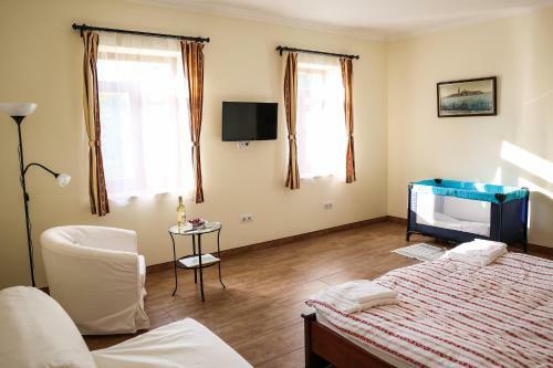 Hostal Szarvas Apartman - Jakuzzis Vend�gh�z M�ny
