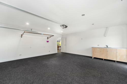 Rogers Retreat - Kinloch Holiday Home