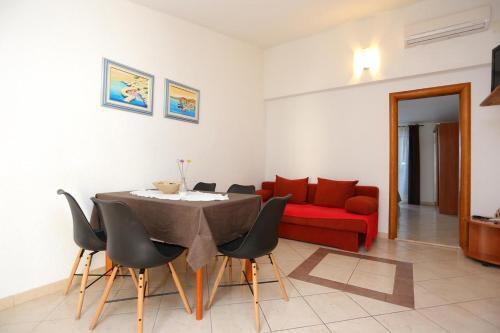 Apartments With A Parking Space Makarska - 15763