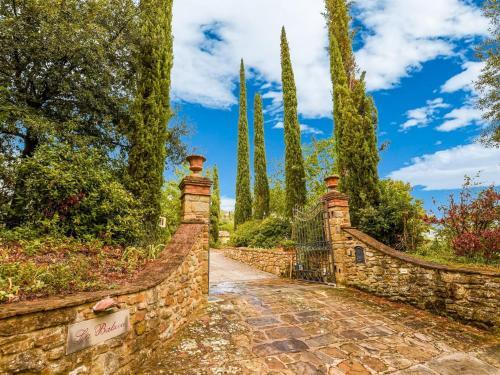 Villa With Private Pool, 3 Km From Cortona, 3 Apartments
