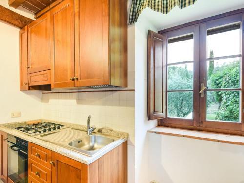 Villa With Private Pool, 3 Km From Cortona, 3 Apartments