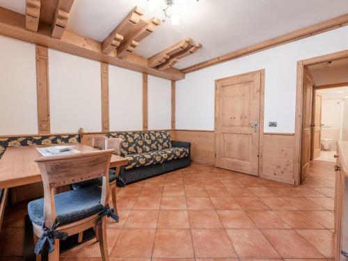Authentic Apartment In Commezzadura With Garden
