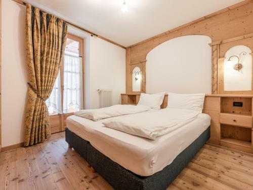 Authentic Apartment In Commezzadura With Garden