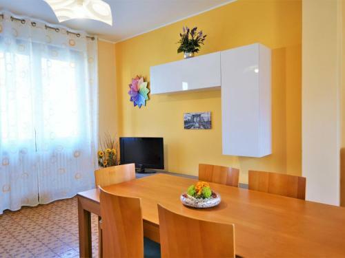 Vibrant Holiday Home In Dervio With Garden