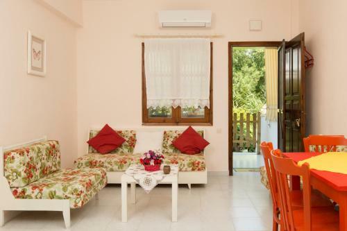 Pefkochori Apartment Next To The Beach