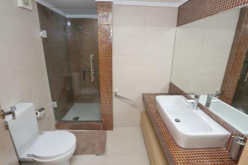Villa The View - Beachfront, 5 Bedrooms, Bbq, View