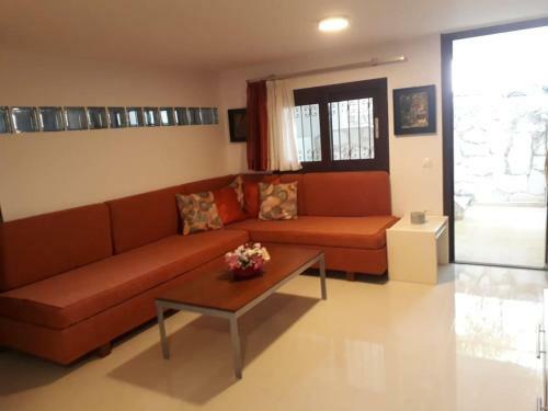 Spacious House 100 Metres From The Beach