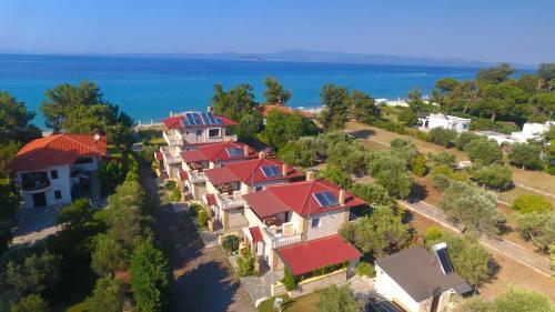 Villa Argo 2 - Beachfront, Big Gardens, Location!