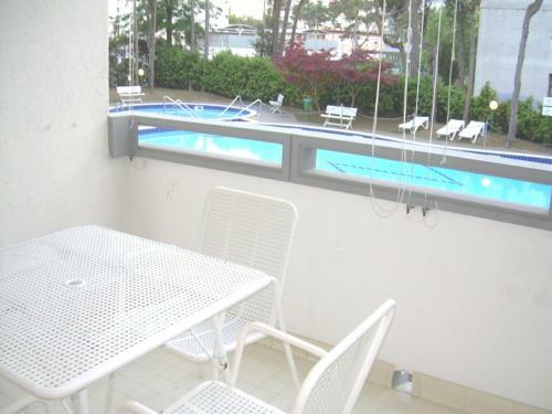 Apartment For 4 People With Shared Pool Close To The Sea