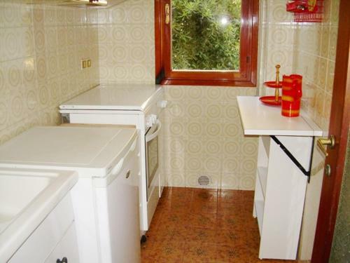 Apartment For 4 People With Shared Pool Close To The Sea